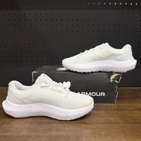 New W/ Box! Women's Under Armour Charged Surge 4 White Running Sneakers Size 7 - Picture 2 of 5